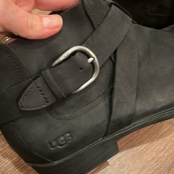Ugg New Wylma Black Oiled Leather 1.5" Stacked Heel Strappy Moto Booties sz 11 - Picture 5 of 12